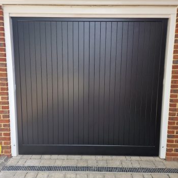 garage door black